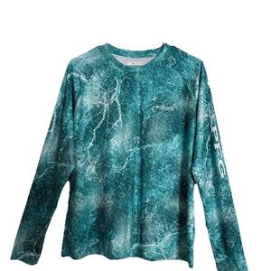 Columbia Ladies PFG
Realtree Maco Large Green
Long Sleeve Shirt